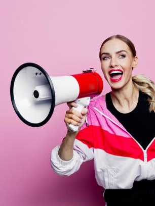 woman_holding_mic